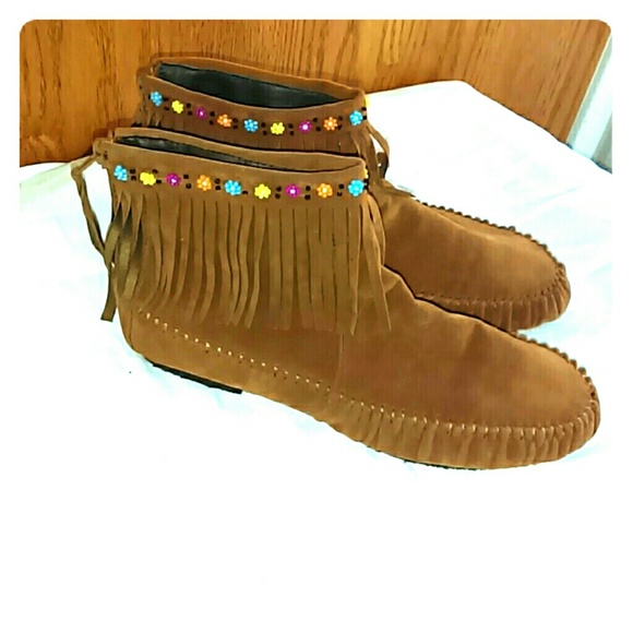 Fringe moccasins