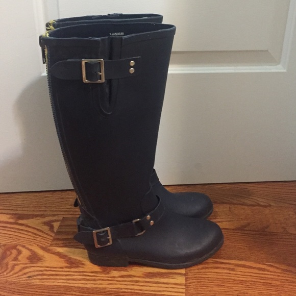 Navy blue Steve Madden rain boots
