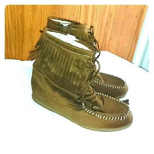 Fringe moccasins