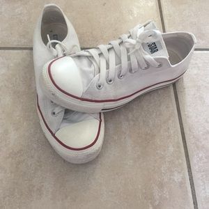 White Converse All-stars Lowtops