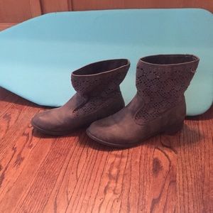 Gray, crocheted booties!