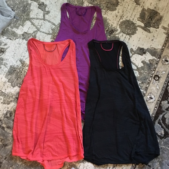 Under Armour Tops - 3 Under Armour tanks