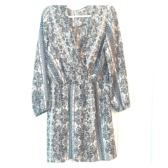 Adorable black and white pattern wrap dress