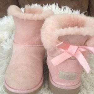 UGGs boots  (worn 3 times) Good condition.