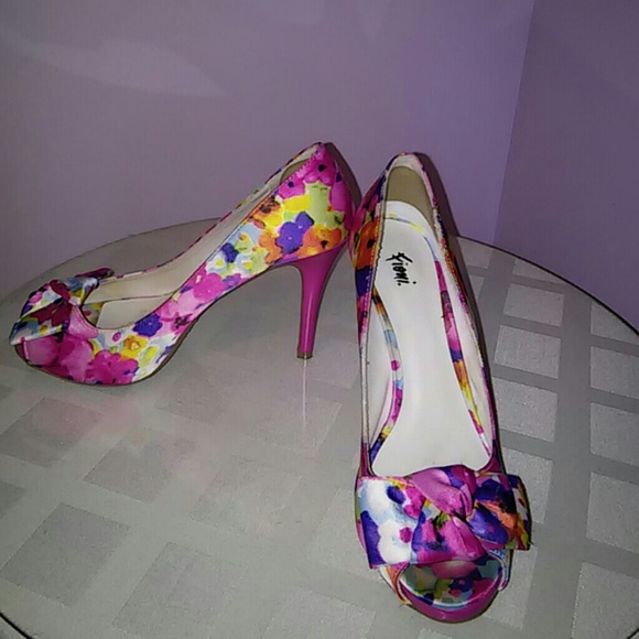 Beautiful floral print heels.