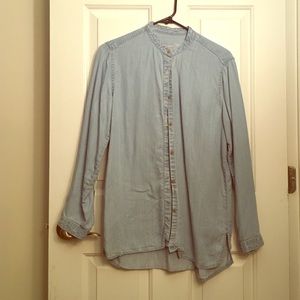 🛍 Moving Clear Out! Fashionable Gap button down