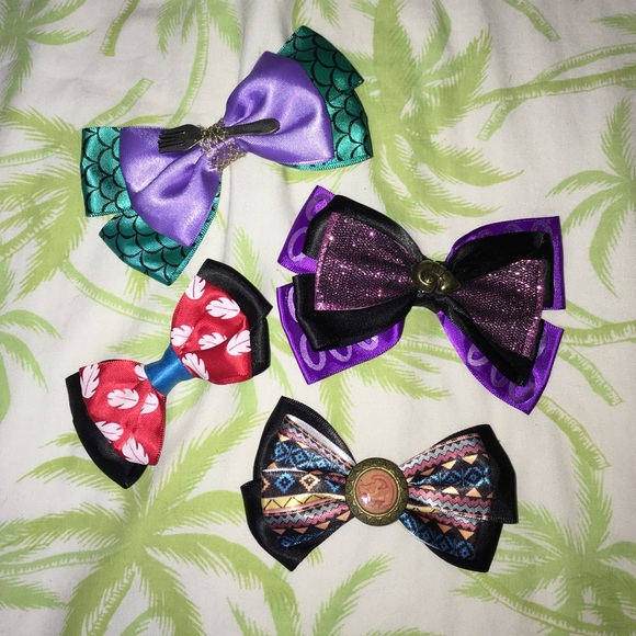 Hot Topic Accessories - Bundle of Disney Bows