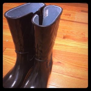 Black Sperry rain boots