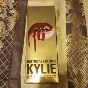 Limited Birthday Edition Kylie Lip Kit in Leo