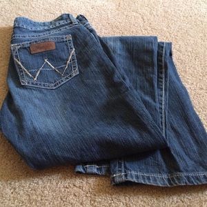 Wrangler premium patch women's jeans. Size 5/6x36