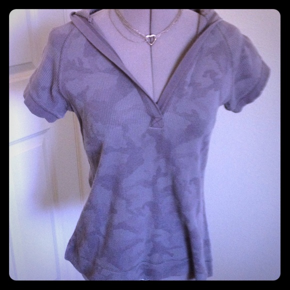 Daisy Fuentes Hooded Camo Top