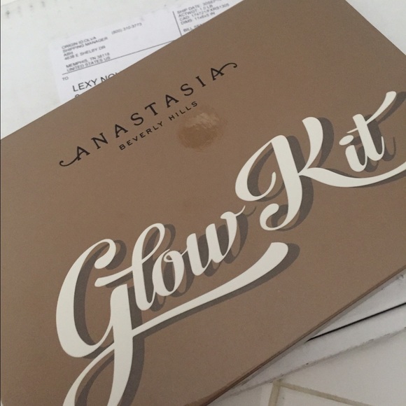 ANASTASIA ULTIMATE GLOW KIT - Picture 2 of 2