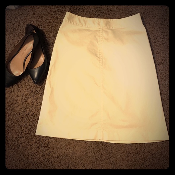 Banana republic skirt pastel yellow size 6