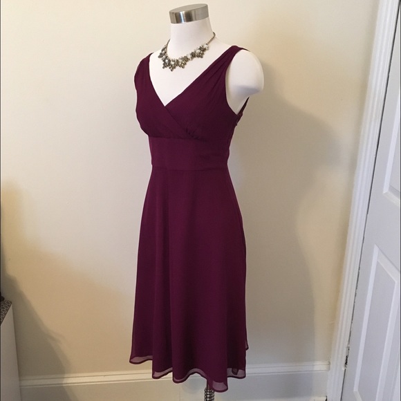 Burgundy crinkle silk dress. V neck sleeveless - Picture 3 of 4