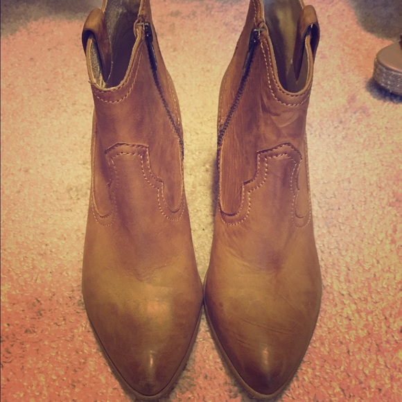 Frye Reina Bootie size 8