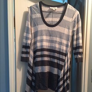 Jessica Simpson maternity sweater