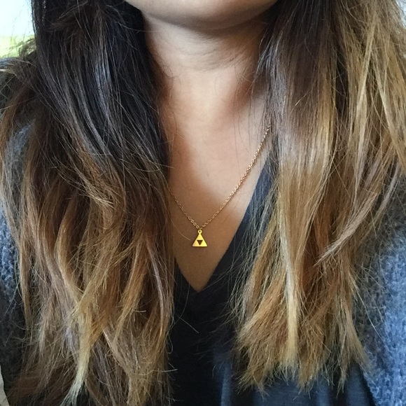 Triangle necklace - Picture 2 of 3