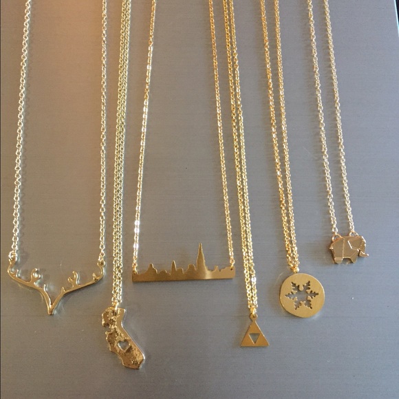 Triangle necklace - Picture 3 of 3