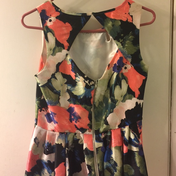 Cute, casual and dressy dress!!