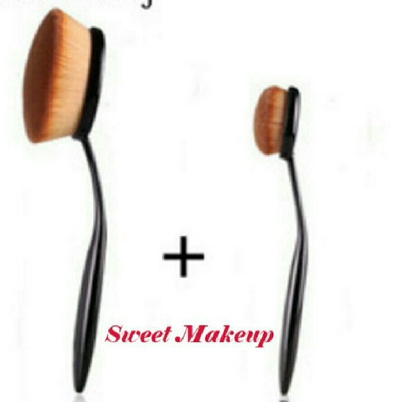 2 Round Oval Contour Foundation Brush