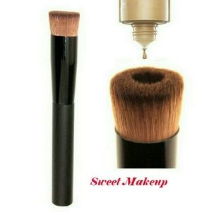 Blackl Contour Foundation Brush