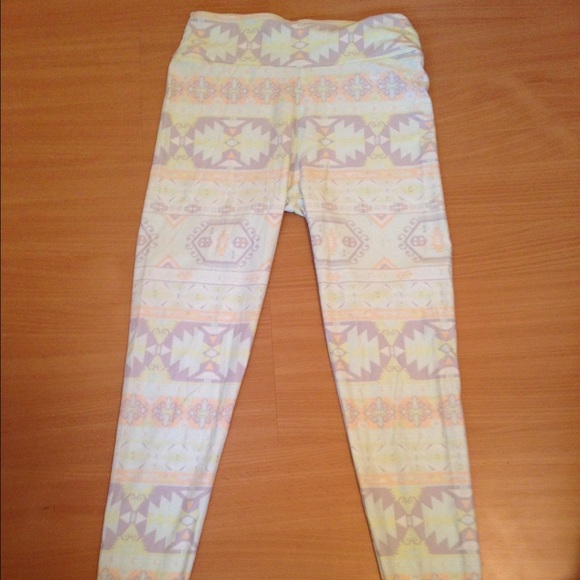 LuLaRoe OS leggings - pastel Aztec print, not worn