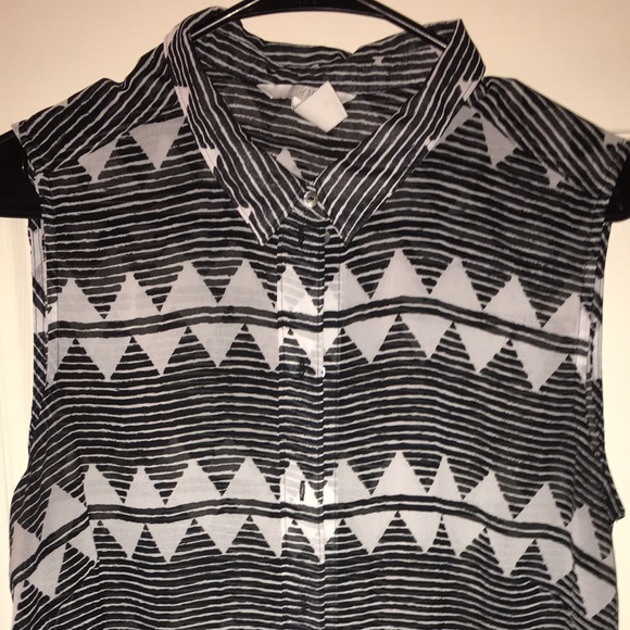 Patterned Blouse - Picture 2 of 3