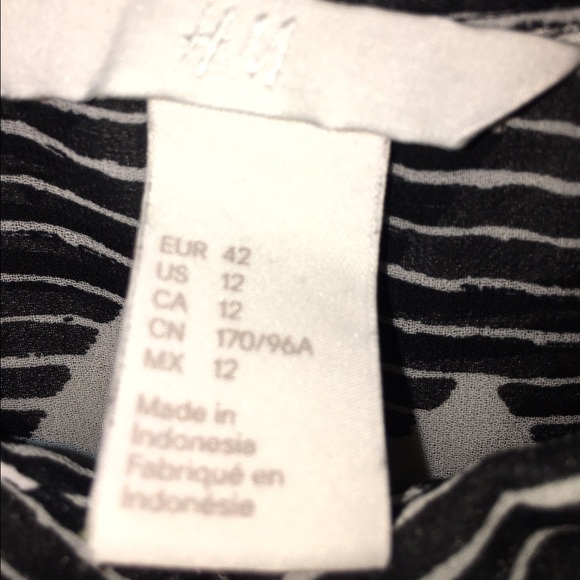 Patterned Blouse - Picture 3 of 3