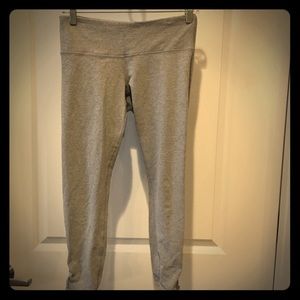 Lululemon  Ankle Legging with key hole feature