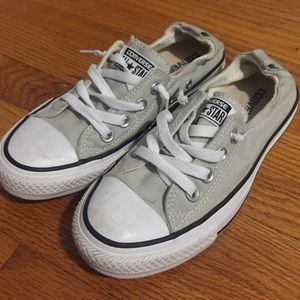 Greyish white low top converse