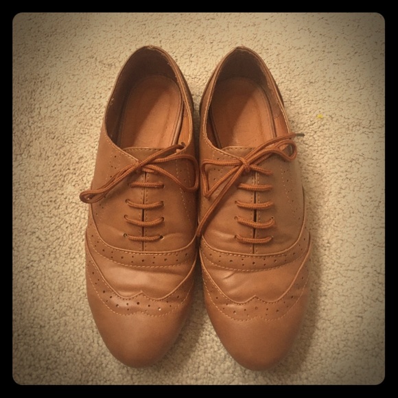 Very cute brown saddle shoes