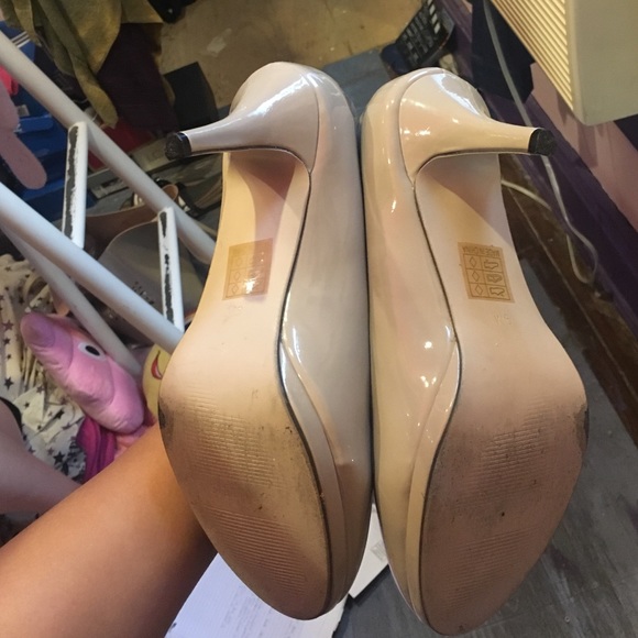 Nude heels size 9 - Picture 3 of 3