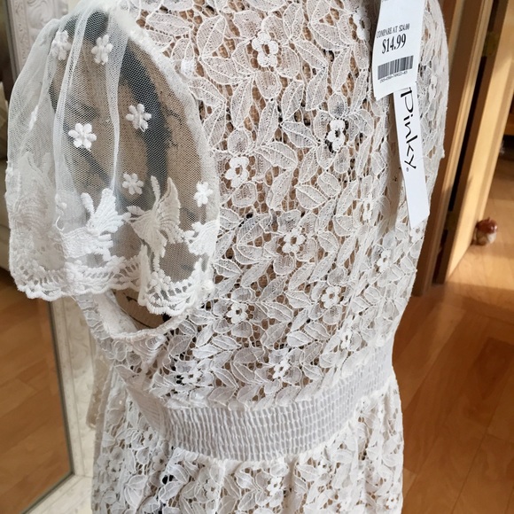 ๐HP๐ Beautiful Lace Top - Picture 4 of 4