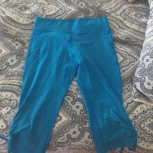 Lorna Jane bright blue crops