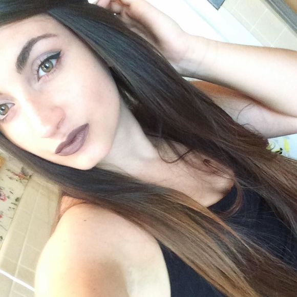 Meet your Posher, Alyssa - Picture 1 of 1