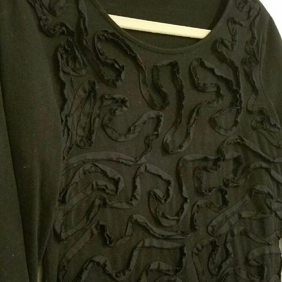 Simple Ruffle Top - Picture 3 of 4