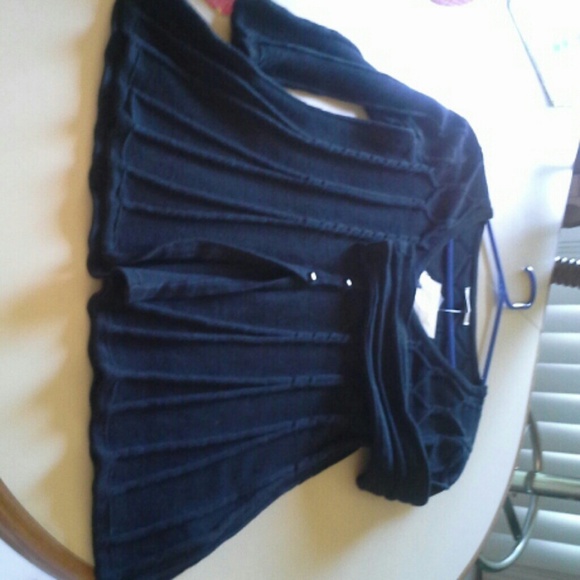 Sweater - Picture 4 of 4