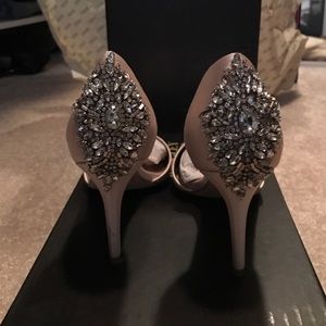 Badgley Mischka size 6 soft blush pink