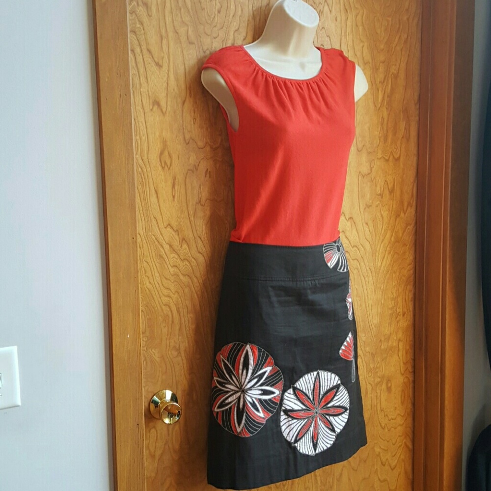 Brown and red fitted skirt