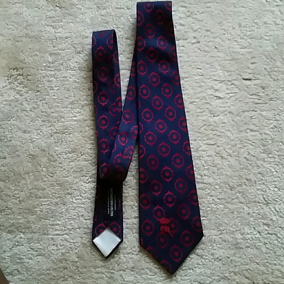 Countess Wara New York tie! Pristine condition.