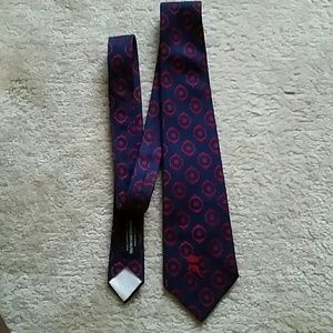 Countess Wara New York tie! Pristine condition.