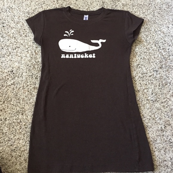 Nantucket brown tee