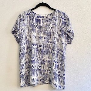 Soprano blue + white patterned top