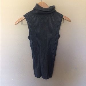 Fitted sleeveless turtleneck tank