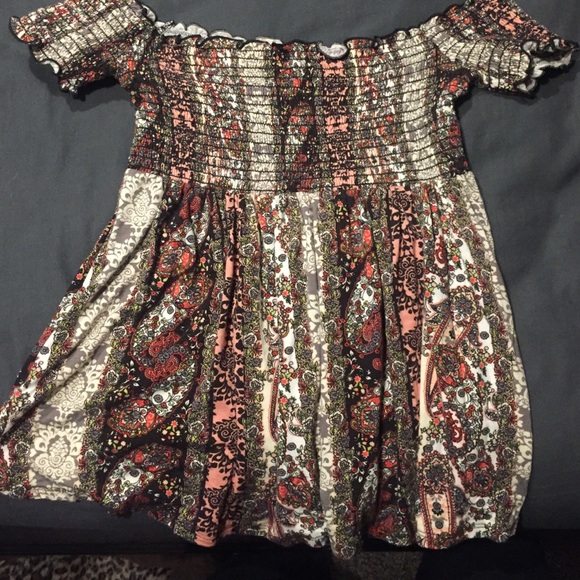 Sleeveless flowery shirt