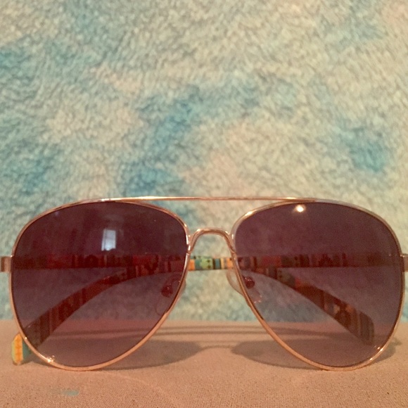 Very cute aviator tribal patterned sunnies!