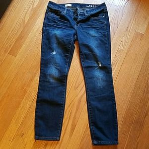 Dark wash always skinny jeans.