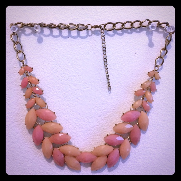 Francesca's pale orange and pink wreath necklace