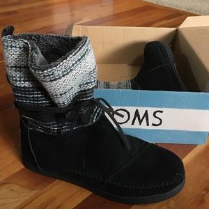 Nepal Boot/ Black Wool Stripe