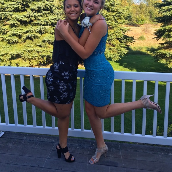 Formal dress - Picture 2 of 4